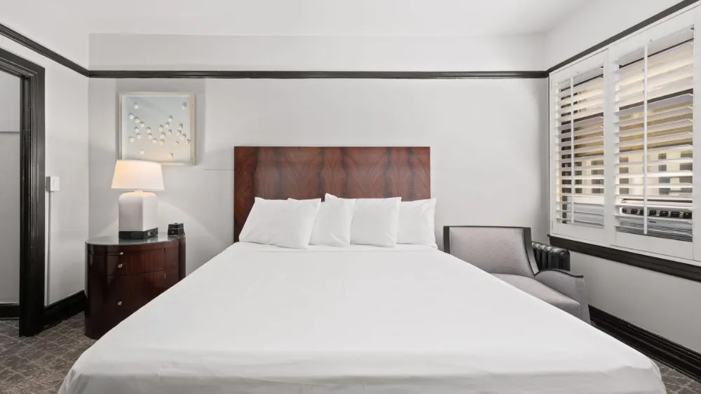 Deluxe King Room, view 3